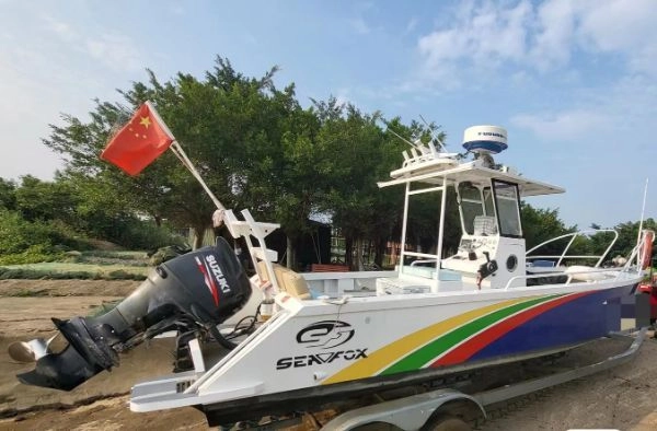 A2918 出售海洋5个厚镁铝合金海狐钓鱼艇，单机小挑战者一条，ccs三证齐全，铃木140匹，时间400多小时，已年检好，回来可以直接使用，带拖车一起，出海做生意不错的好艇。 (2)