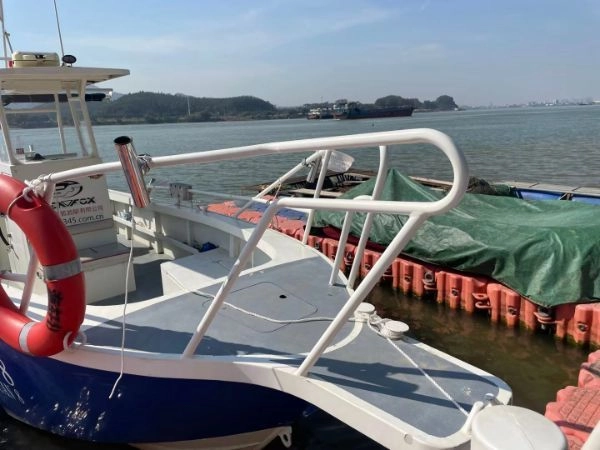 A2918 出售海洋5个厚镁铝合金海狐钓鱼艇，单机小挑战者一条，ccs三证齐全，铃木140匹，时间400多小时，已年检好，回来可以直接使用，带拖车一起，出海做生意不错的好艇。 (4)