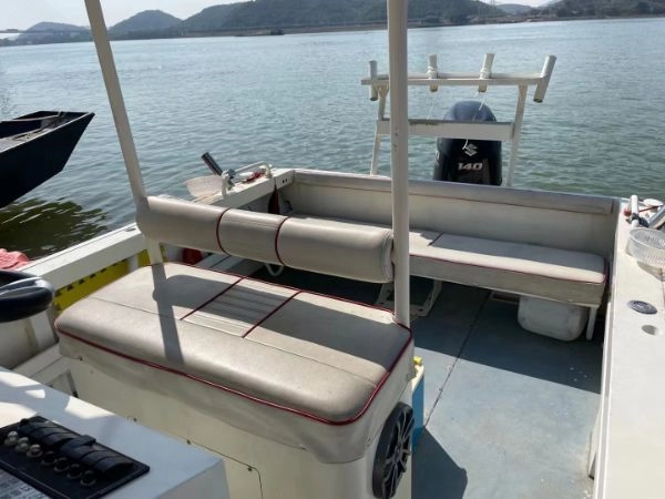 A2918 出售海洋5个厚镁铝合金海狐钓鱼艇，单机小挑战者一条，ccs三证齐全，铃木140匹，时间400多小时，已年检好，回来可以直接使用，带拖车一起，出海做生意不错的好艇。 (6)