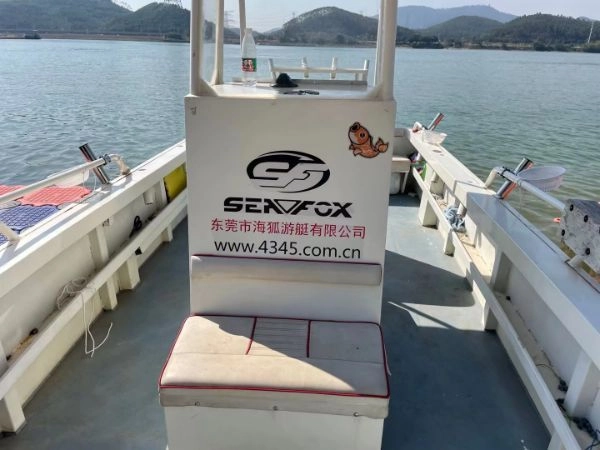 A2918 出售海洋5个厚镁铝合金海狐钓鱼艇，单机小挑战者一条，ccs三证齐全，铃木140匹，时间400多小时，已年检好，回来可以直接使用，带拖车一起，出海做生意不错的好艇。 (7)