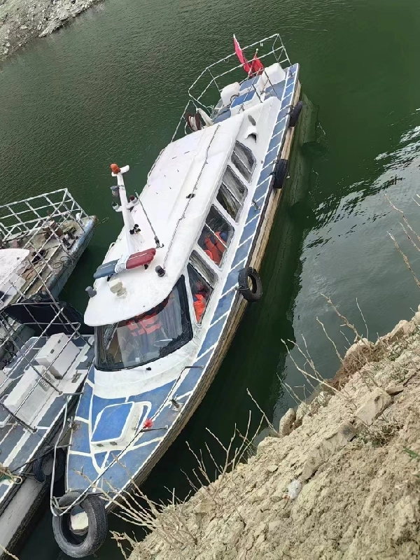A4235 出售太阳鸟游艇，总长12	m	型宽2.6	m	主机潍柴150主机动力，保养好，成色新，全网明盘4.5万元，可能是全网最便宜的太阳鸟游艇！