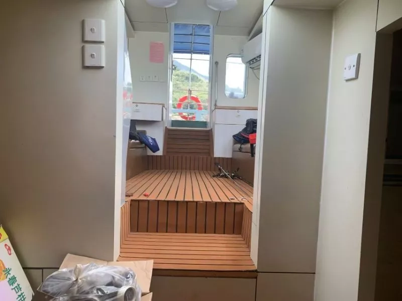 A3887 精品飞桥钓鱼艇长13米，宽3.6米，双驾驶台，沃尔沃230双机，2023年刚整备过，无证！ (4)