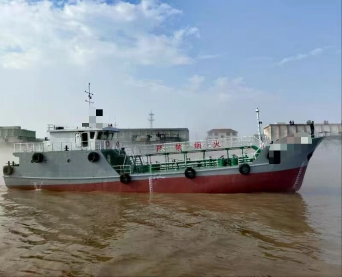 A4328 出售200吨沿海油船，2020-04-15建造，船体部分，30米，宽6.00	米，型深	2.90米，明盘175万