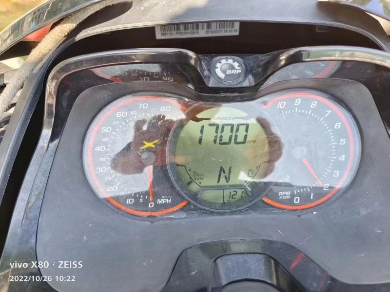 A3004 庞巴迪260RXT摩托艇，17款，使用121小时，高配带避震！ (4)