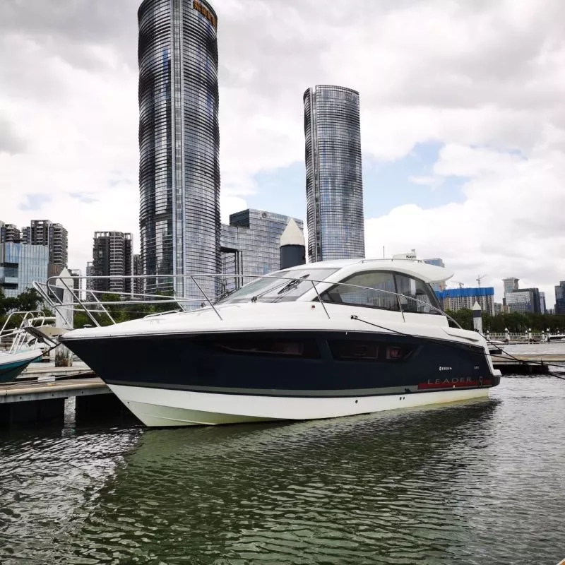 A3753 法国亚诺LEADER9豪华运动游艇出让2012年完工进口VOLVO200HP 柴油发动机两台使用350个小时船舱 : 2房一卫电动天窗雷达导航，AISJoy stick（万向杆）可实现360度旋转，横移游艇刚做完保养 一直有浮架停放CCS证书齐全 三类 可全国过户 (2)