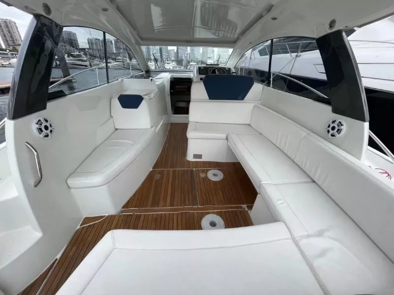 A3753 法国亚诺LEADER9豪华运动游艇出让2012年完工进口VOLVO200HP 柴油发动机两台使用350个小时船舱 : 2房一卫电动天窗雷达导航，AISJoy stick（万向杆）可实现360度旋转，横移游艇刚做完保养 一直有浮架停放CCS证书齐全 三类 可全国过户 (3)