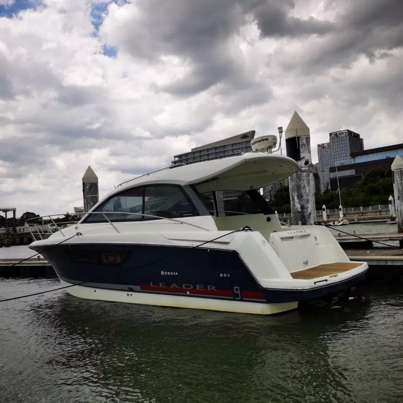 A3753 法国亚诺LEADER9豪华运动游艇出让2012年完工进口VOLVO200HP 柴油发动机两台使用350个小时船舱 : 2房一卫电动天窗雷达导航，AISJoy stick（万向杆）可实现360度旋转，横移游艇刚做完保养 一直有浮架停放CCS证书齐全 三类 可全国过户 (7)