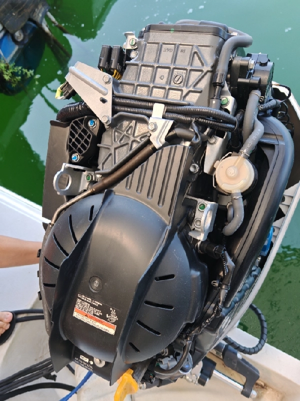 A3994 出售一艘6.15米，运动小游艇，ccs4类游艇证书，宽2.25米，本田90四冲机器，2022年出厂，使用时间很少，价格实惠！ (12)