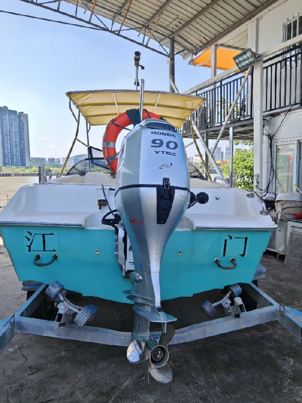 A3994 出售一艘6.15米，运动小游艇，ccs4类游艇证书，宽2.25米，本田90四冲机器，2022年出厂，使用时间很少，价格实惠！ (3)