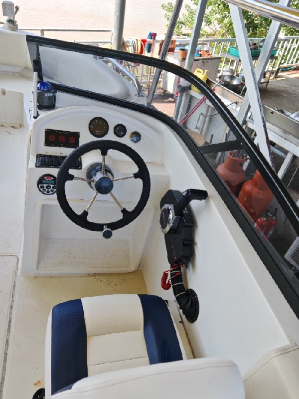 A3994 出售一艘6.15米，运动小游艇，ccs4类游艇证书，宽2.25米，本田90四冲机器，2022年出厂，使用时间很少，价格实惠！ (9)