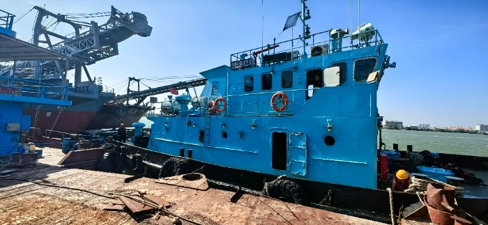 A4093 出售普通沿海拖轮，2001年，27长8.2宽，两台康明斯237kw,ccs船级社，船在江门，价钱可谈。 (2)