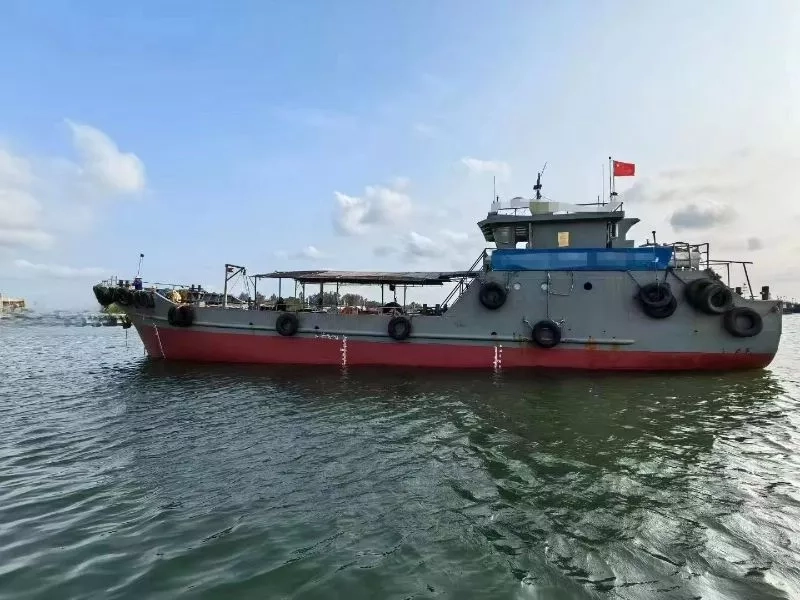 A3934 转让：220吨CCS加油船 
船舶类型：油船（闪点＞60℃）
建造完工：2014年
建造地:江苏
船舶尺寸：32/5.8/2.9
空载吃水：1.012m
满载吃水：2.5m
参考载货量：220t
航区：沿海 A1
总吨/净吨：138/77
船级社：CCS
货舱数量：10
换证检验：2029年
主机功率：潍柴6160-136kw×1
备注：只装轻油，供油船。