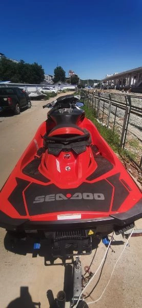 A2856 庞巴迪17款300rxp，6.8w出售
纯淡水使用​实表95小时
发动机处于巅峰状态非常暴力涡轮增压300匹马力，电子倒挡新手也能轻松驾驭，保养已做完到手直接飞艇在北京随时试驾。 (2)